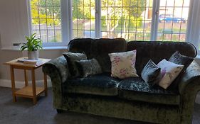 Home By The Sea In Rustington
