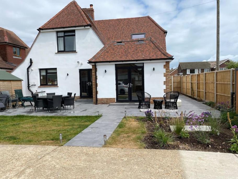 Home By The Sea In Rustington Exterior photo