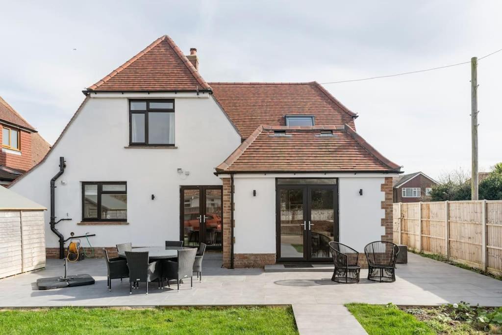 Home By The Sea In Rustington Exterior photo