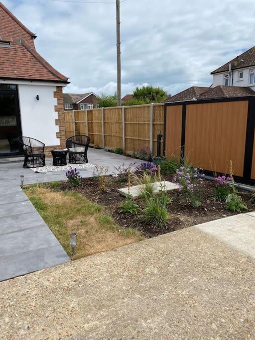 Home By The Sea In Rustington Exterior photo